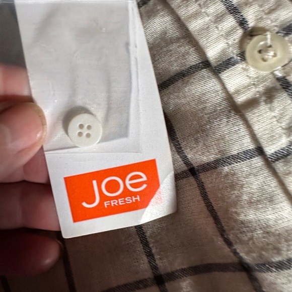 Joe Fresh xl lightweight ivory/navy blue plaid cotton button down shirt. NWT. - Picture 8 of 9